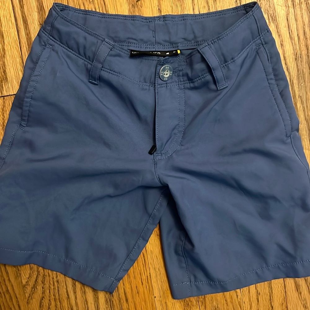 EUC Boys under armour match play shorts.